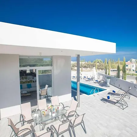 Villa Ymnia 1 *